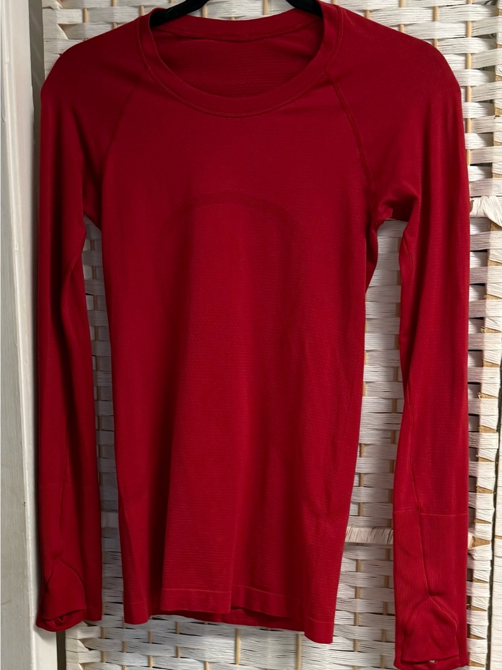 Lululemon Women’s Long-Sleeve Red Classic Crewneck Size 4